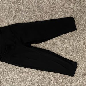 Lululemon black capris